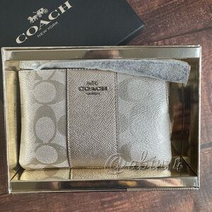 New in Gift Box Coach Corner Zip Wristlet